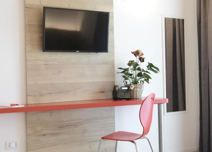 L'insolito Posto מלון *